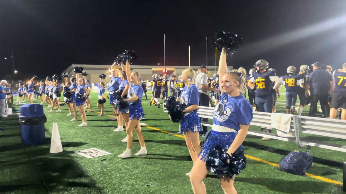 Mead HS Cheerleaders